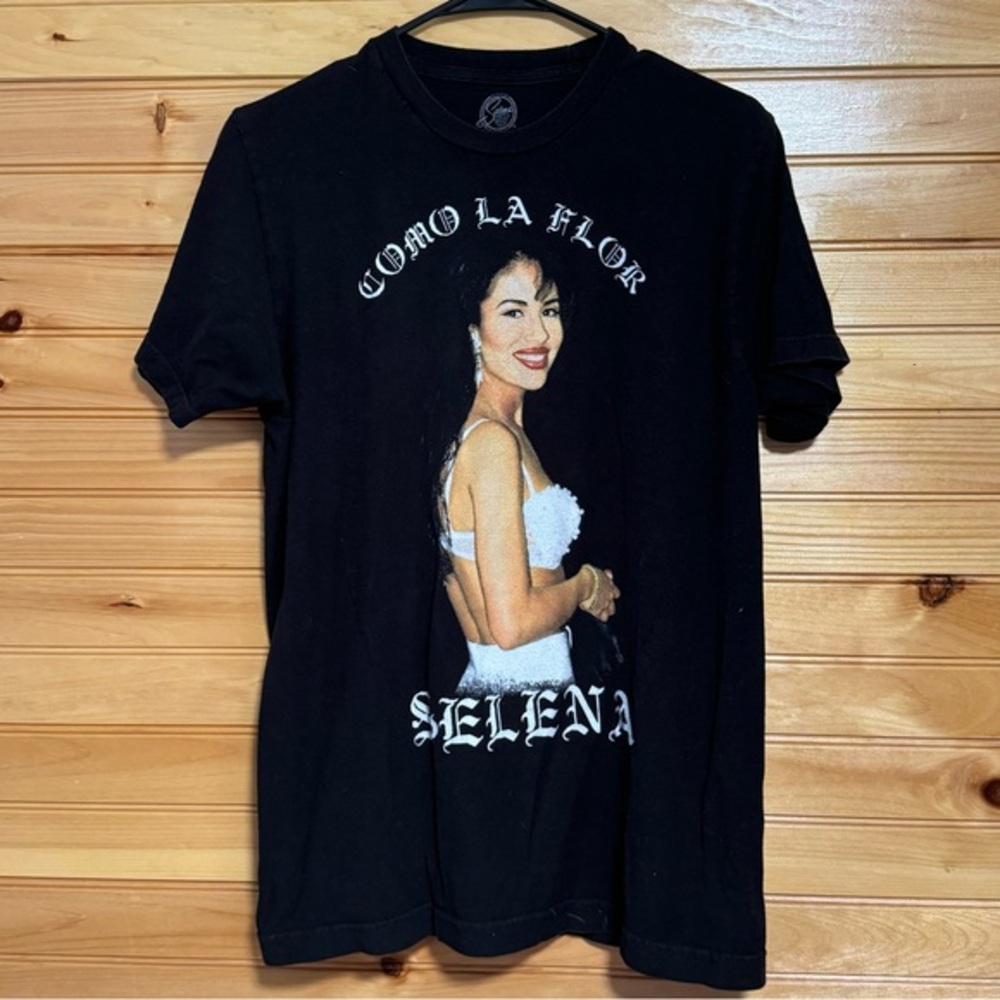 Selena “Como La Flor” “Like a Flower” Women’s Tee Size Medium 2017 - Picture 1 of 3